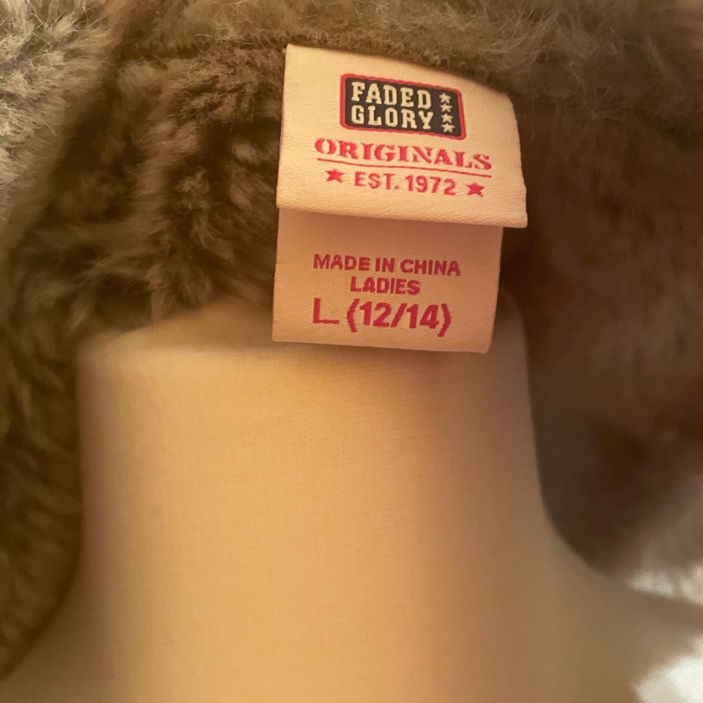 Vest - Picture 6 of 6